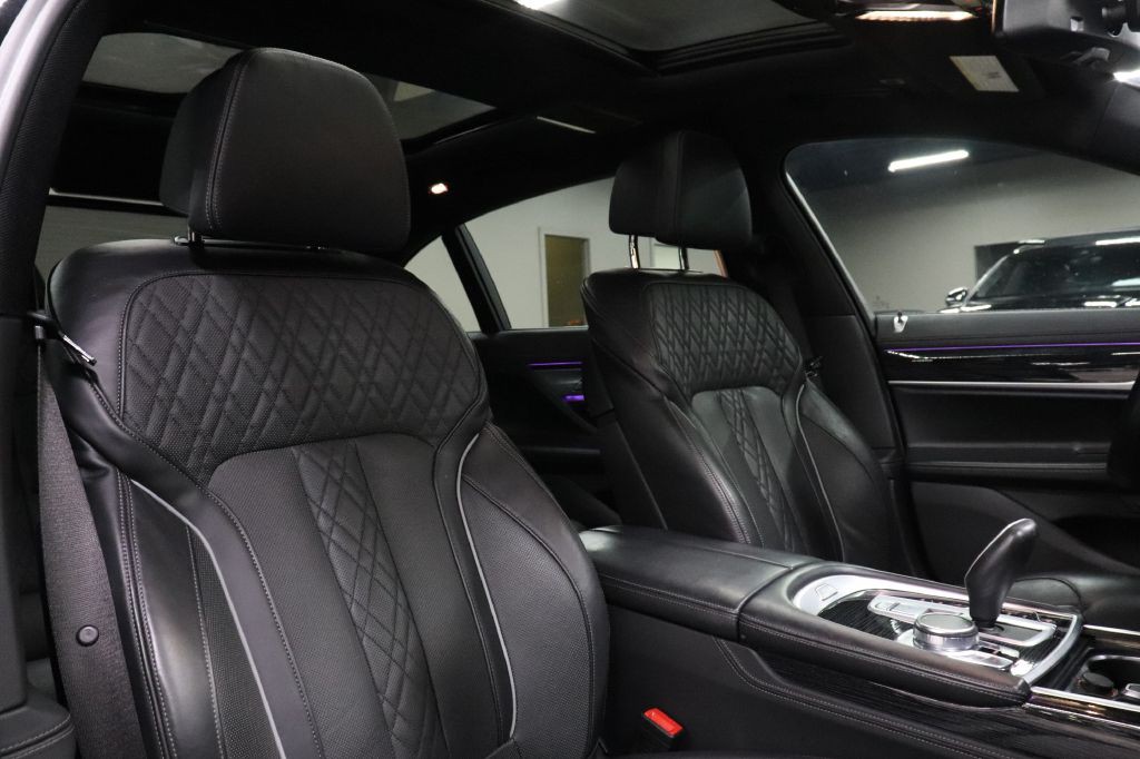 2022 BMW 7 Series Image 26