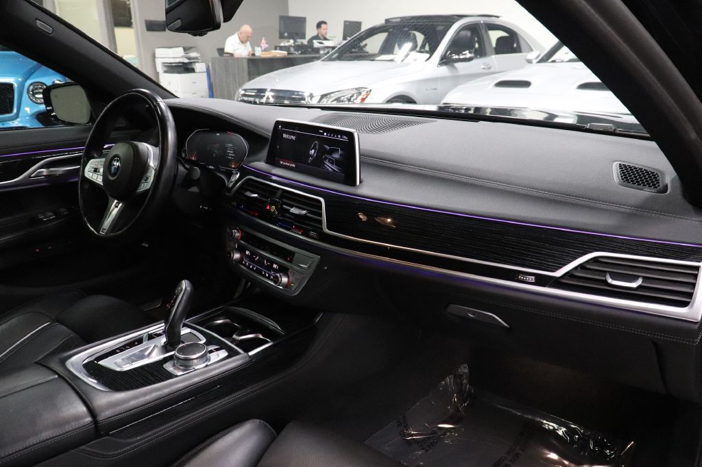 2022 BMW 7 Series Image 27