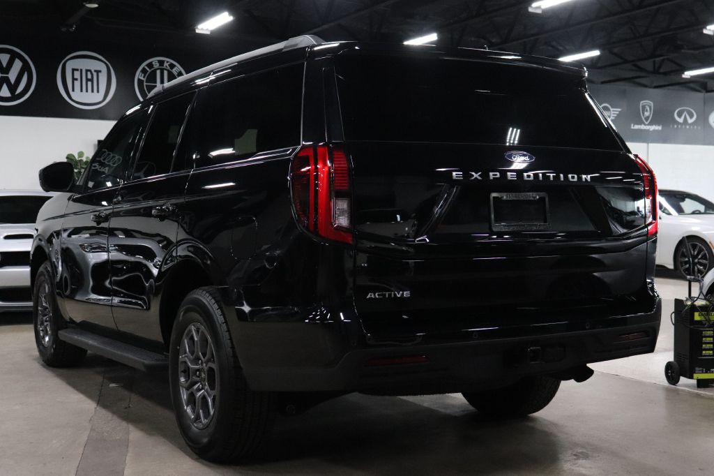 2025 Ford Expedition Image 3