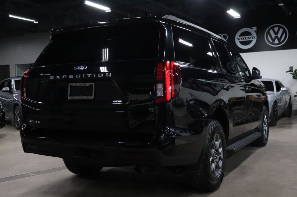 2025 Ford Expedition Image 5
