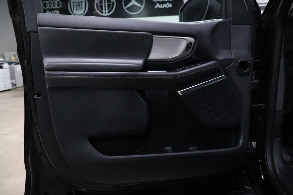 2025 Ford Expedition Image 9