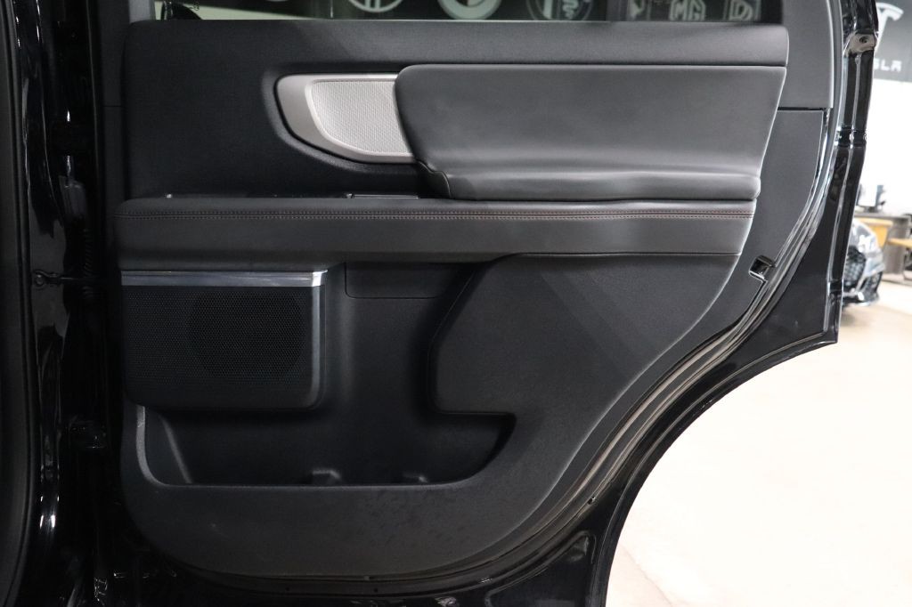 2025 Ford Expedition Image 25