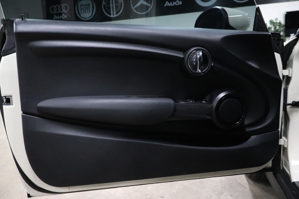 2021 MINI Cooper Image 9