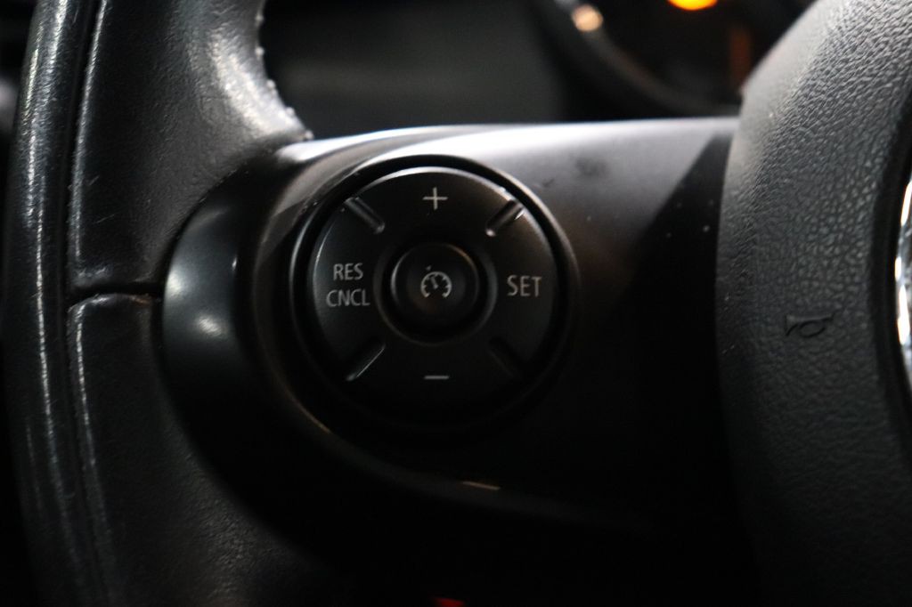 2021 MINI Cooper Image 13