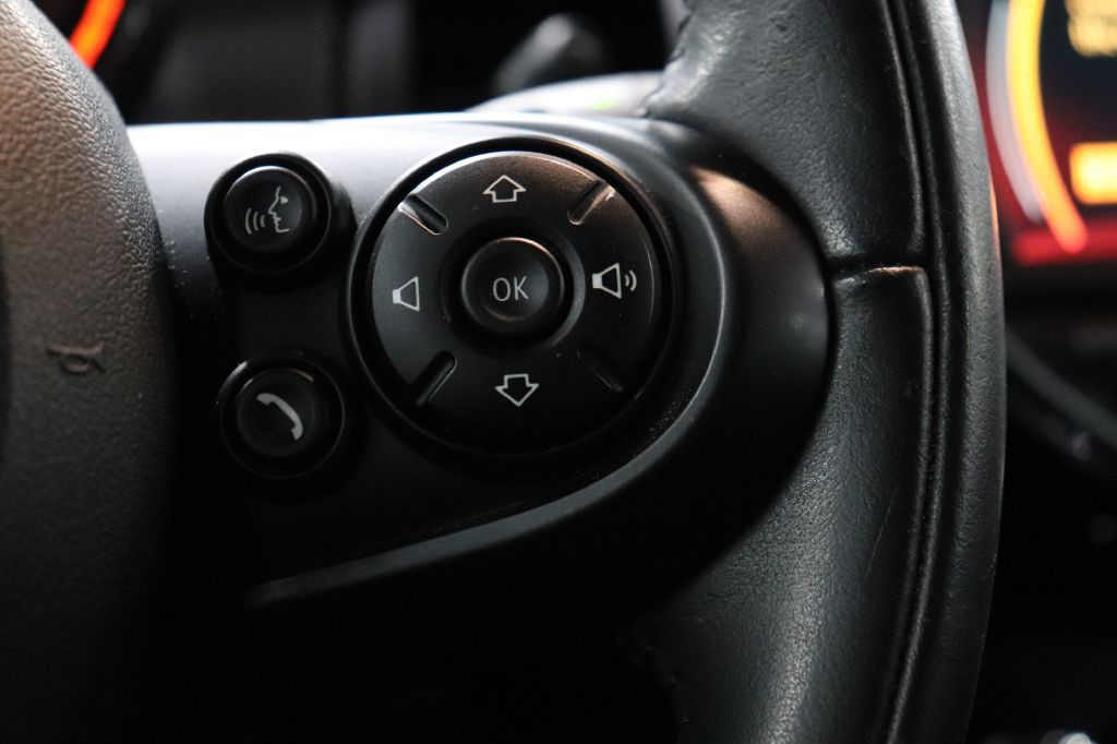 2021 MINI Cooper Image 14