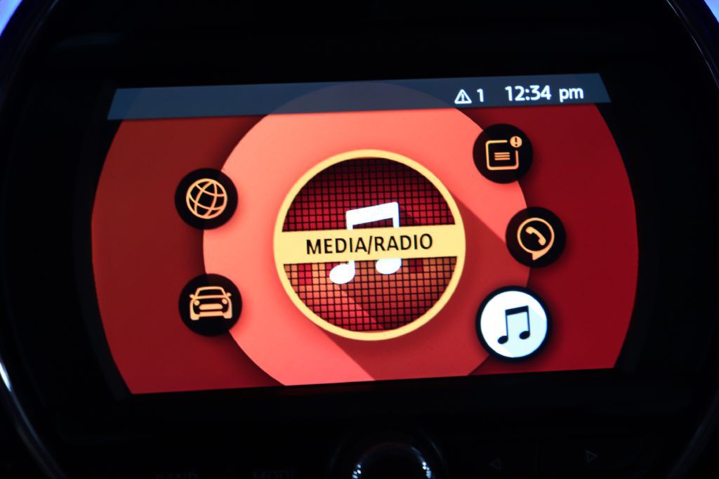 2021 MINI Cooper Image 15