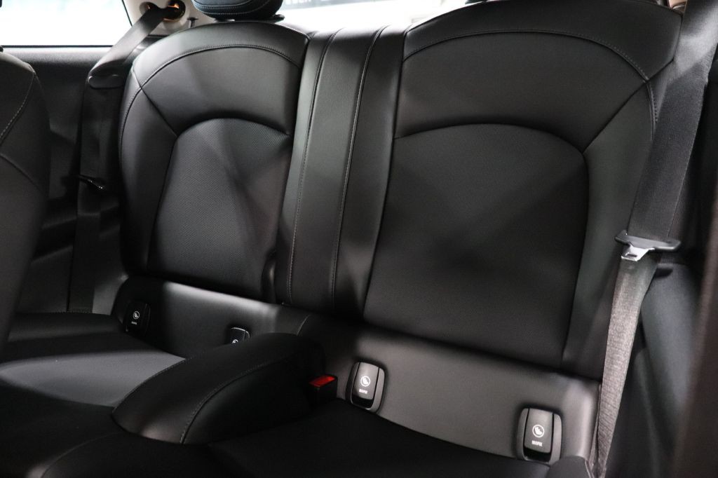 2021 MINI Cooper Image 19