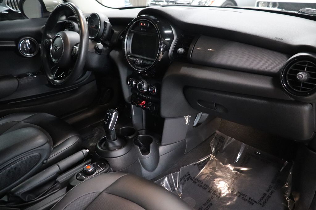 2021 MINI Cooper Image 23