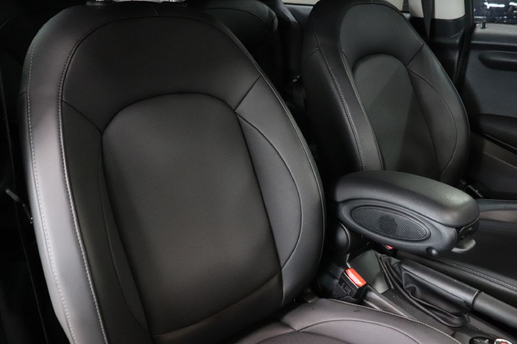 2021 MINI Cooper Image 24