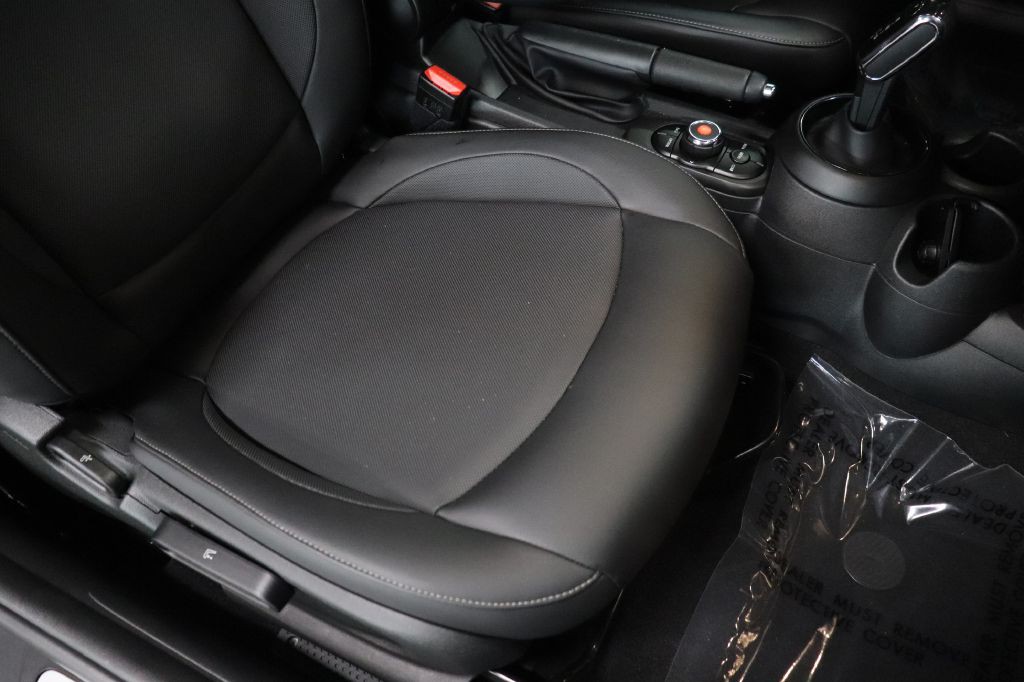 2021 MINI Cooper Image 25