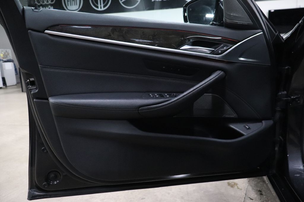 2017 BMW 5 Series Image 9