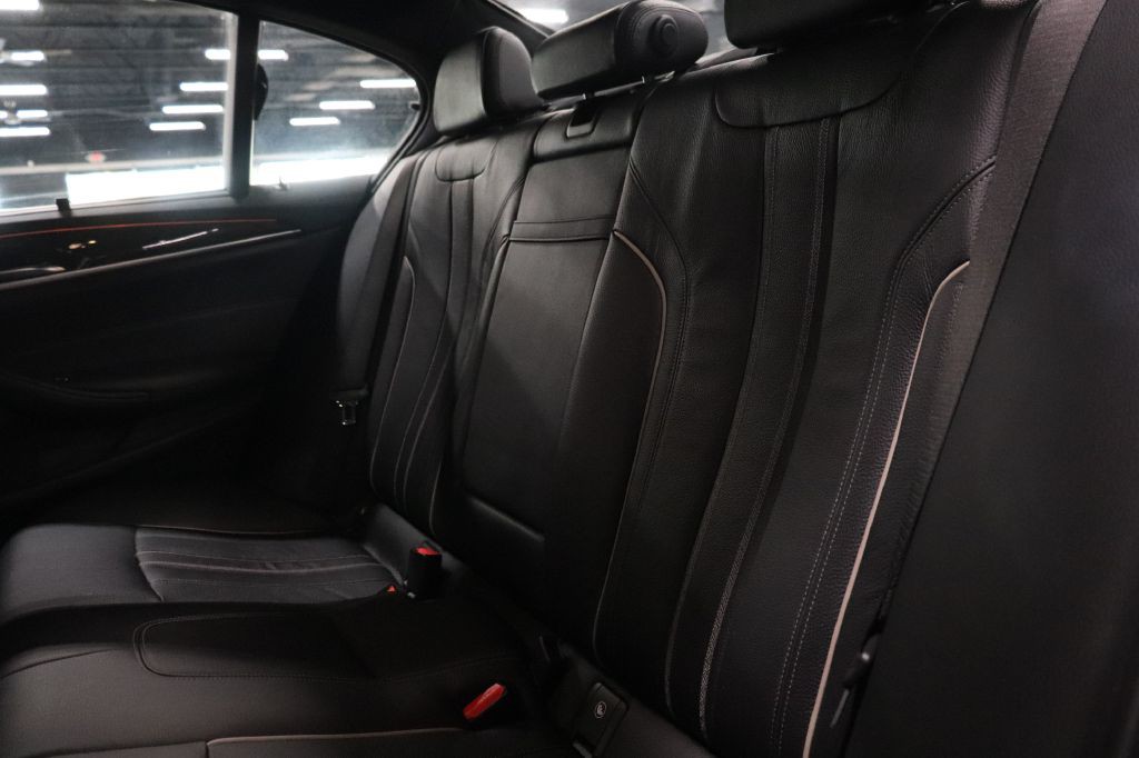 2017 BMW 5 Series Image 21