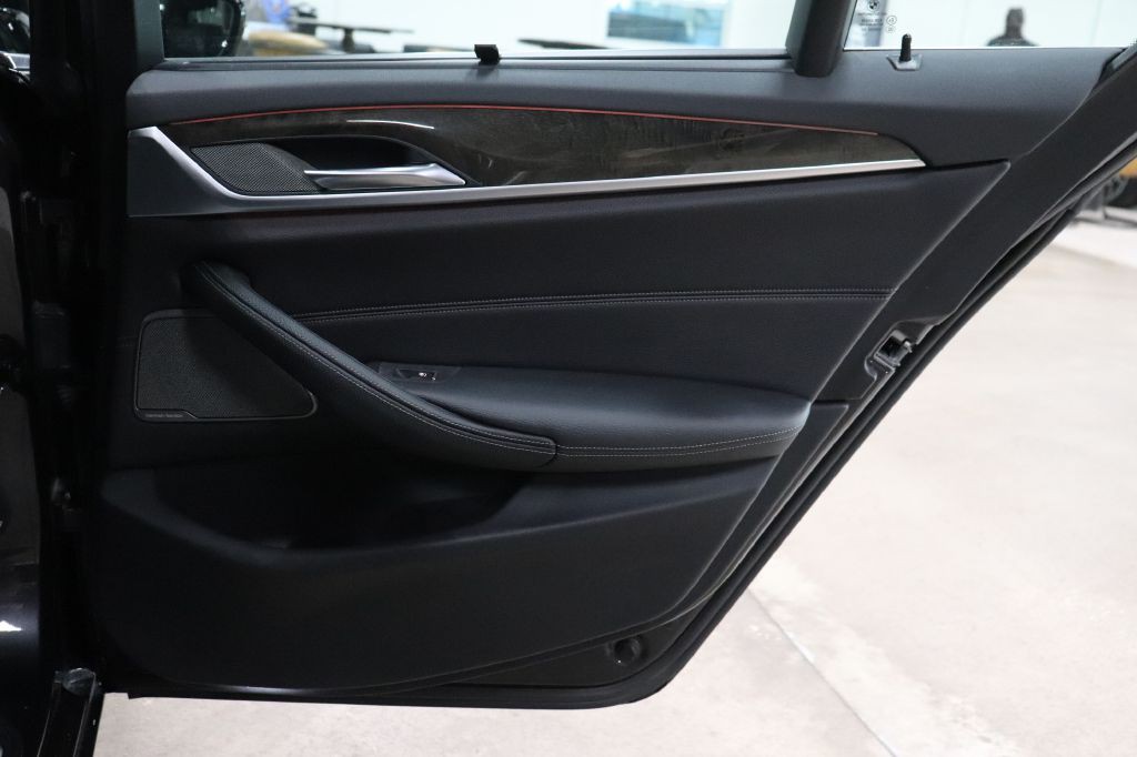 2017 BMW 5 Series Image 23