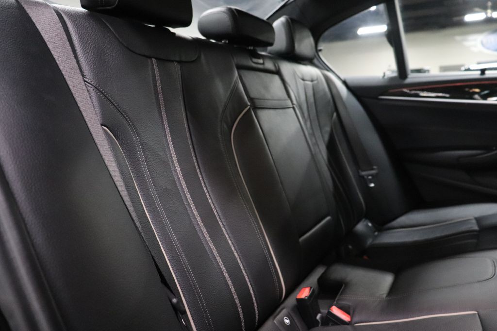 2017 BMW 5 Series Image 24