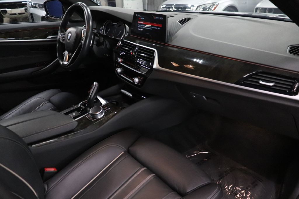 2017 BMW 5 Series Image 26
