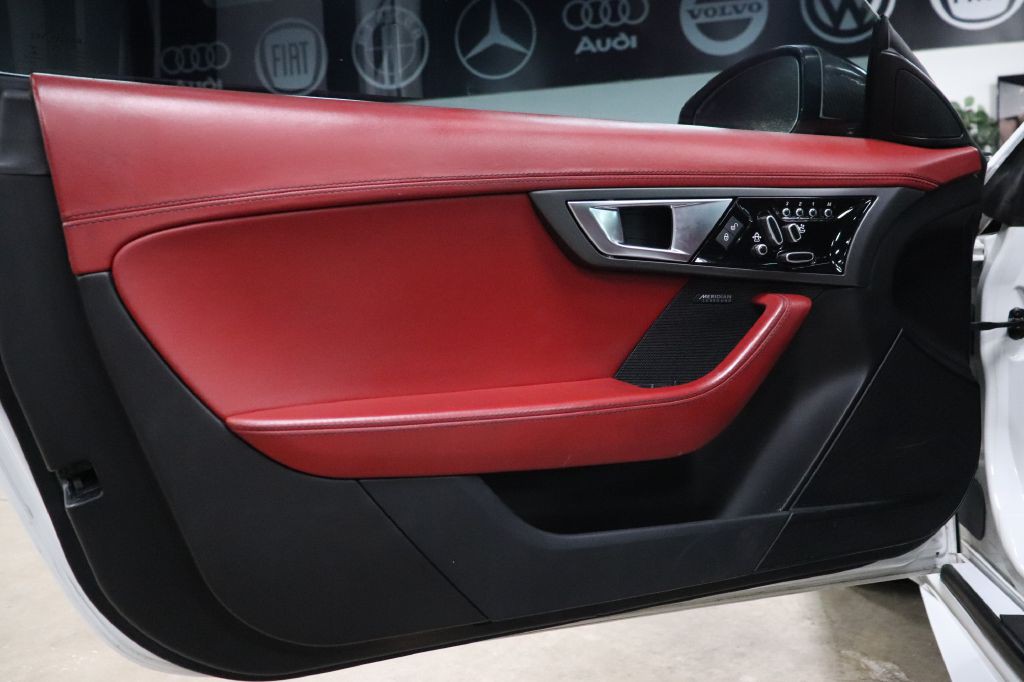 2016 Jaguar F-TYPE Image 9