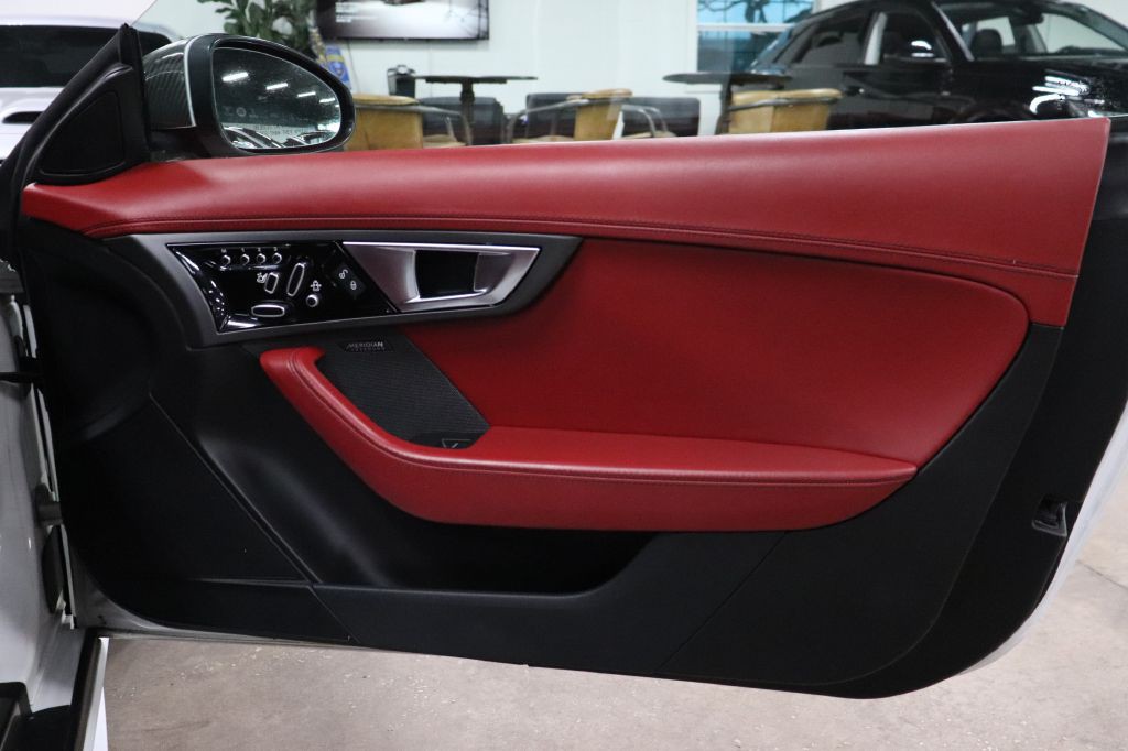 2016 Jaguar F-TYPE Image 15
