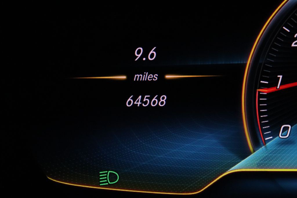 2021 Mercedes-Benz GLC-Class Image 38