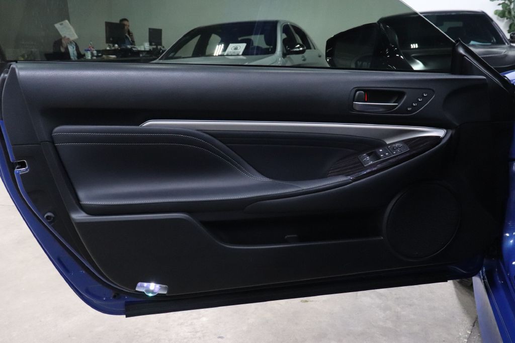 2022 Lexus RC Image 9