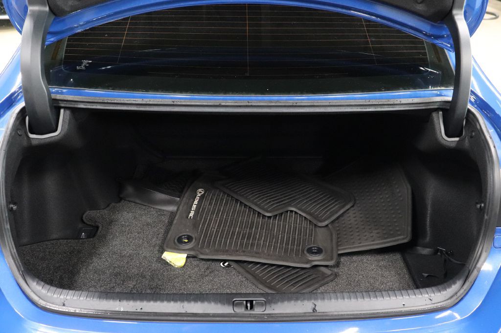 2022 Lexus RC Image 16