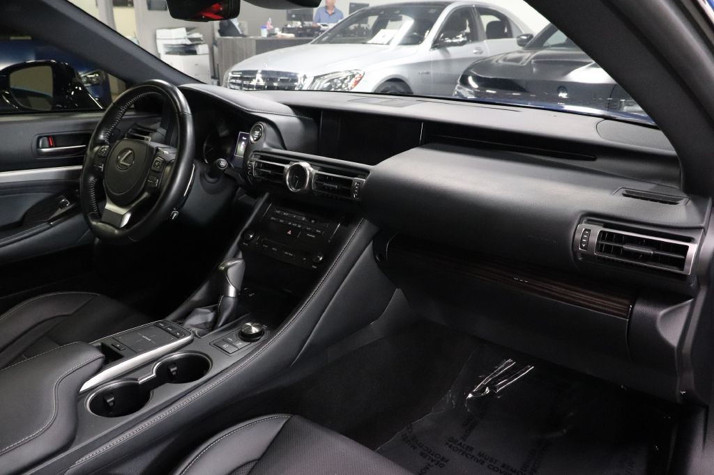 2022 Lexus RC Image 20