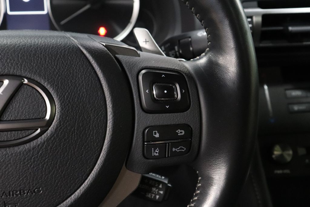 2022 Lexus RC Image 24