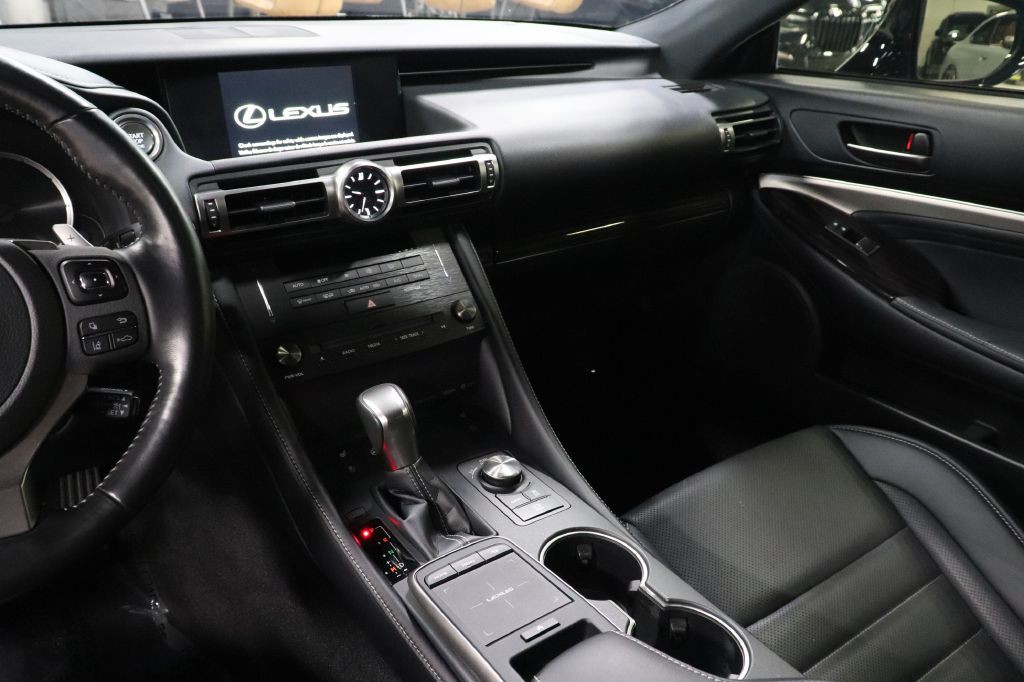 2022 Lexus RC Image 25