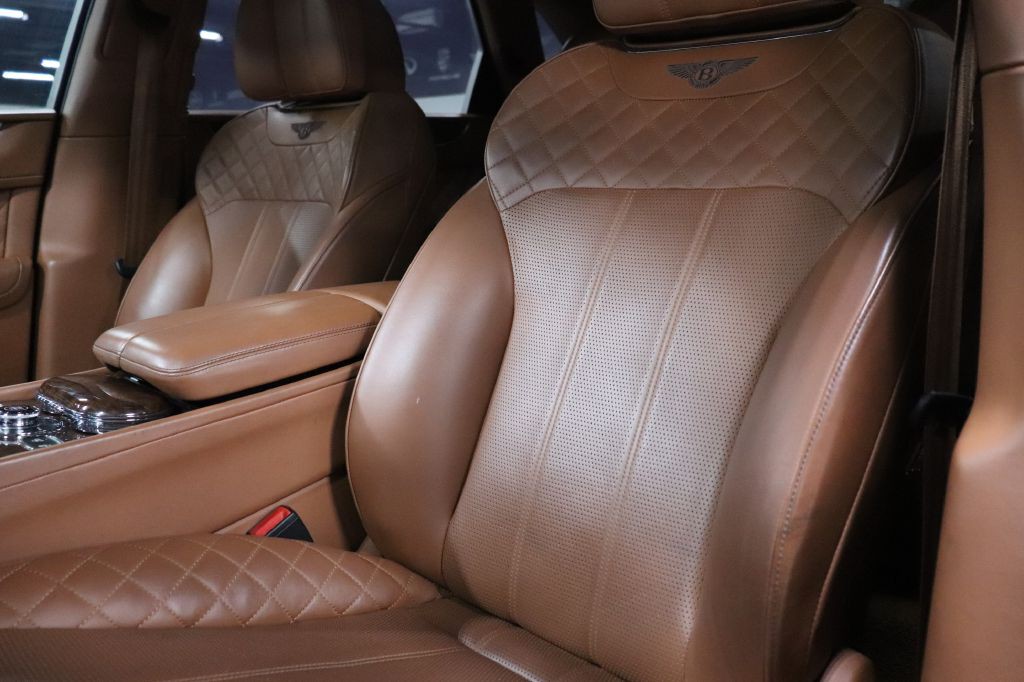 2017 Bentley Bentayga Image 11