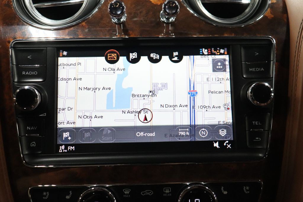 2017 Bentley Bentayga Image 15