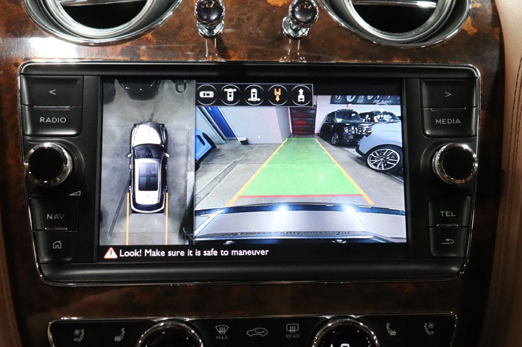 2017 Bentley Bentayga Image 16