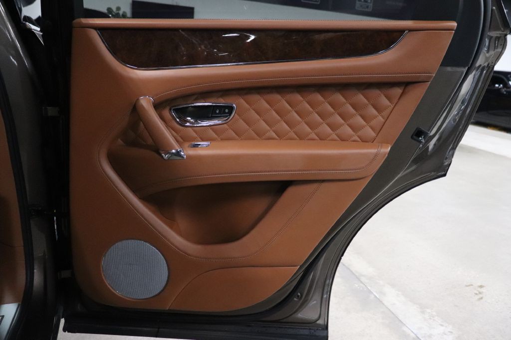 2017 Bentley Bentayga Image 22
