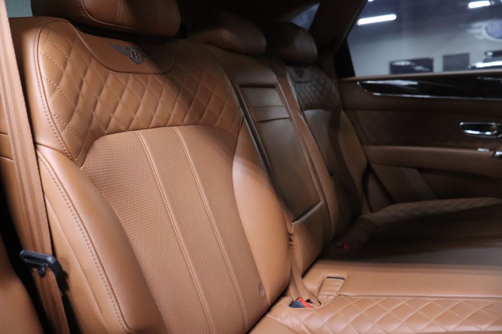 2017 Bentley Bentayga Image 23