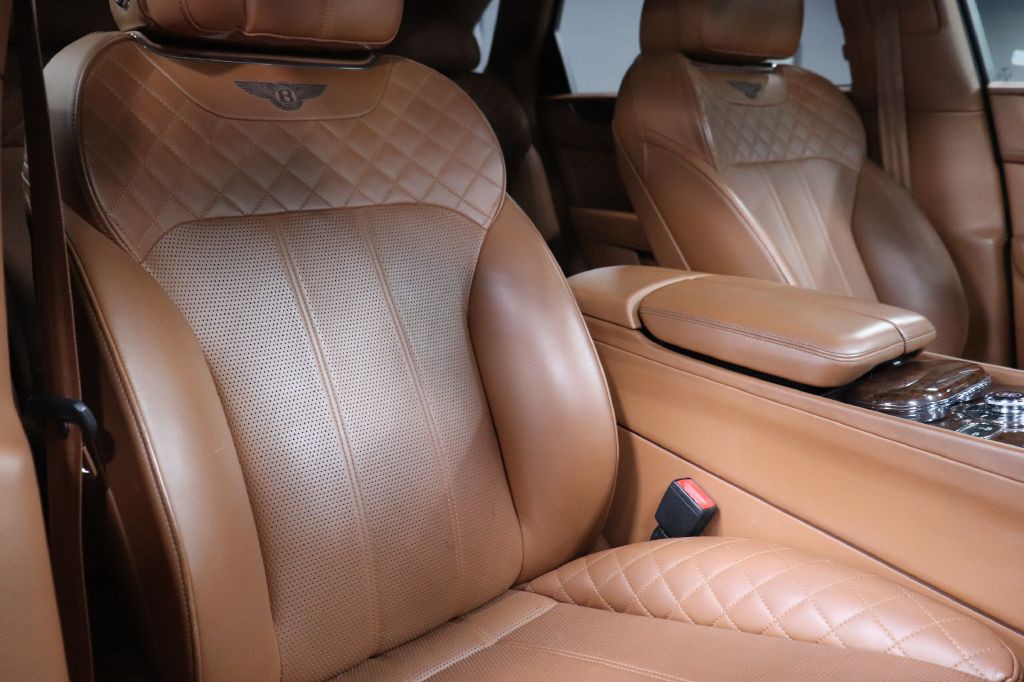 2017 Bentley Bentayga Image 26