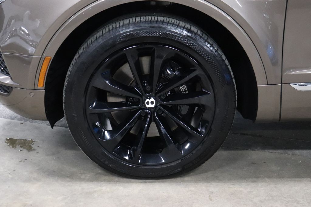 2017 Bentley Bentayga Image 28