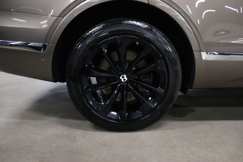 2017 Bentley Bentayga Image 30