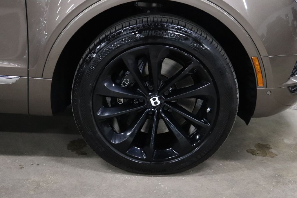 2017 Bentley Bentayga Image 31