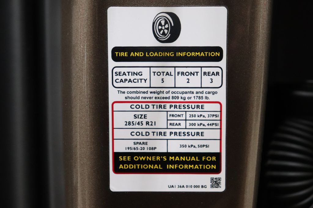 2017 Bentley Bentayga Image 33