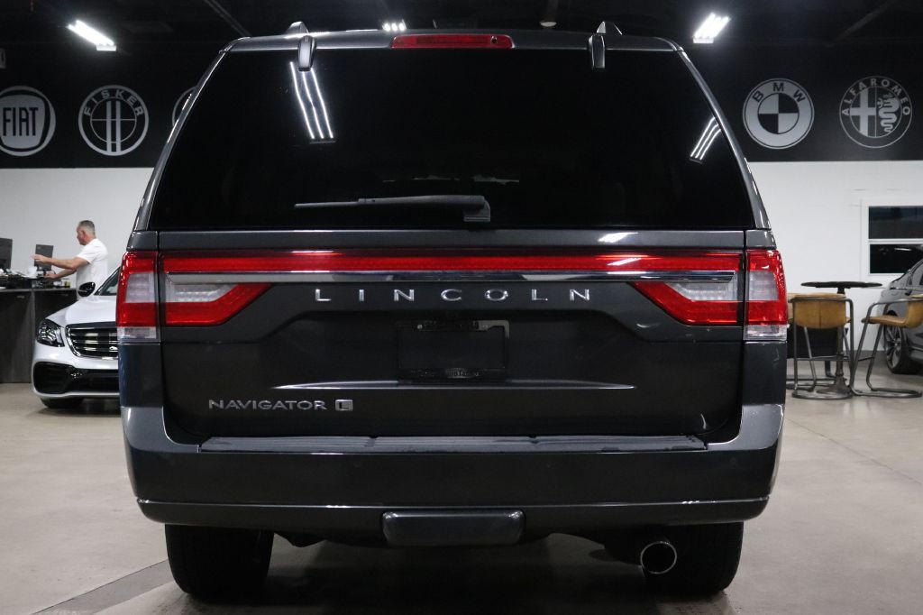 2017 Lincoln Navigator Image 4