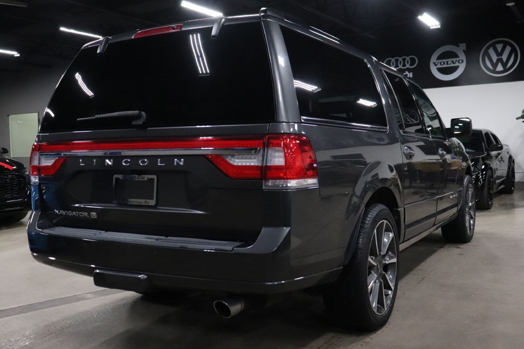 2017 Lincoln Navigator Image 5