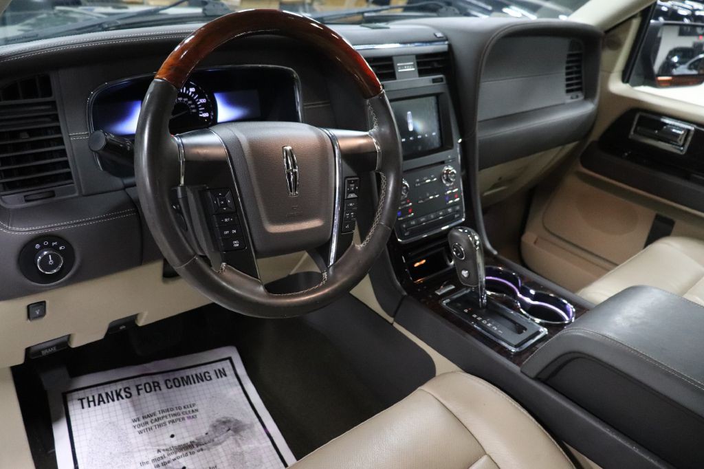 2017 Lincoln Navigator Image 10