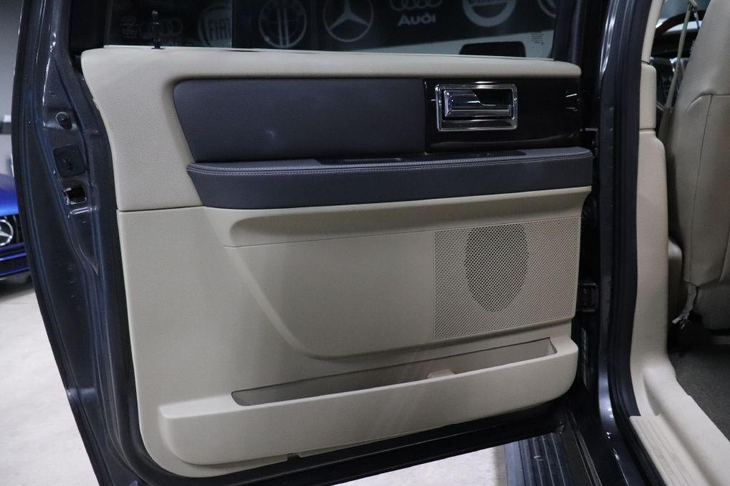 2017 Lincoln Navigator Image 17