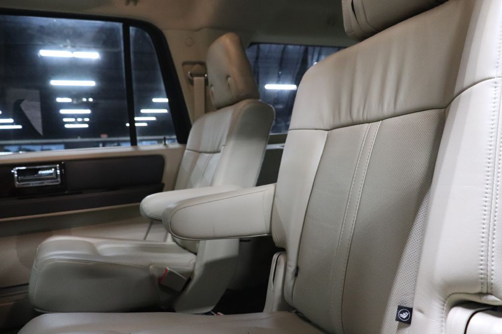 2017 Lincoln Navigator Image 18