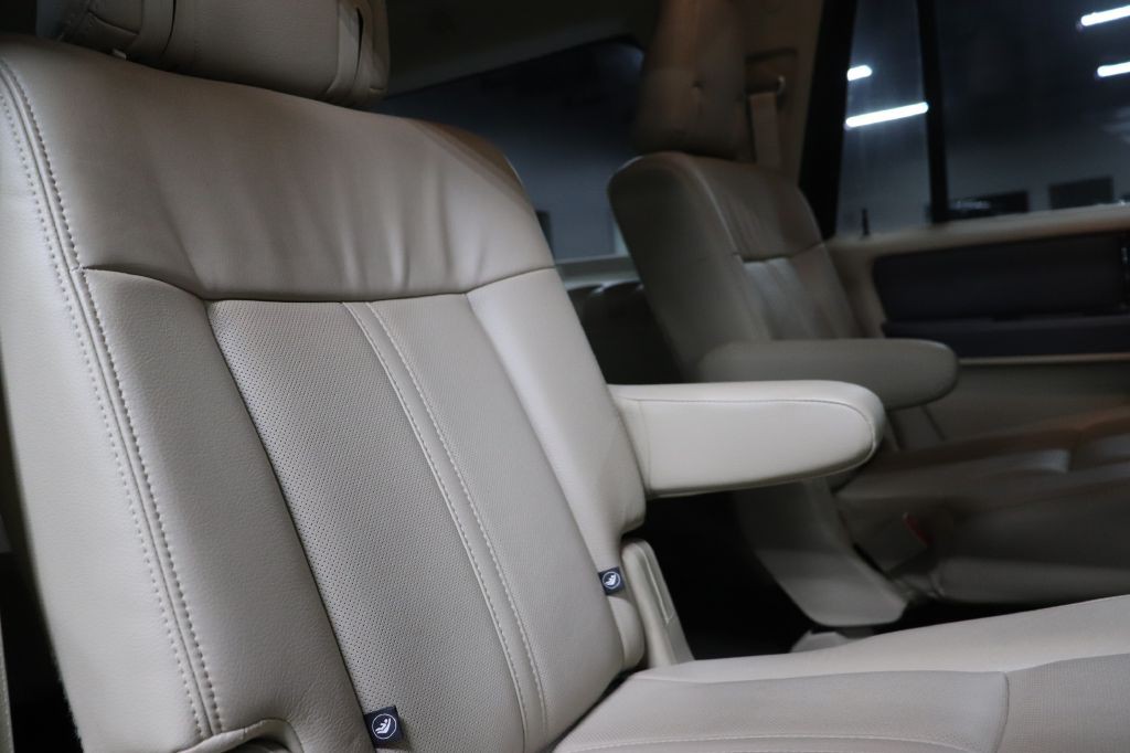 2017 Lincoln Navigator Image 23