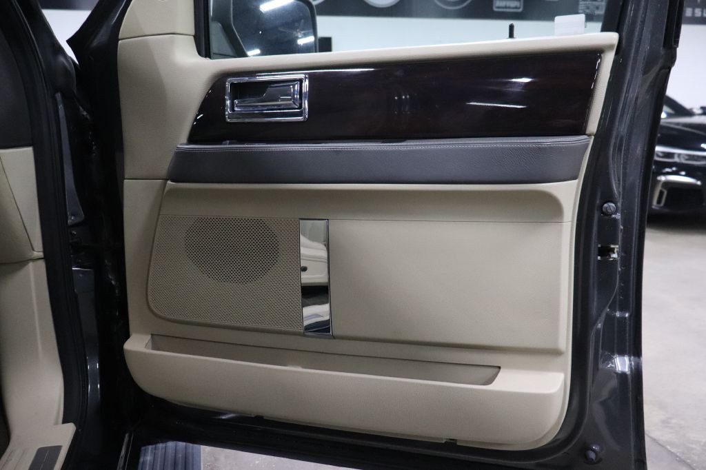 2017 Lincoln Navigator Image 25