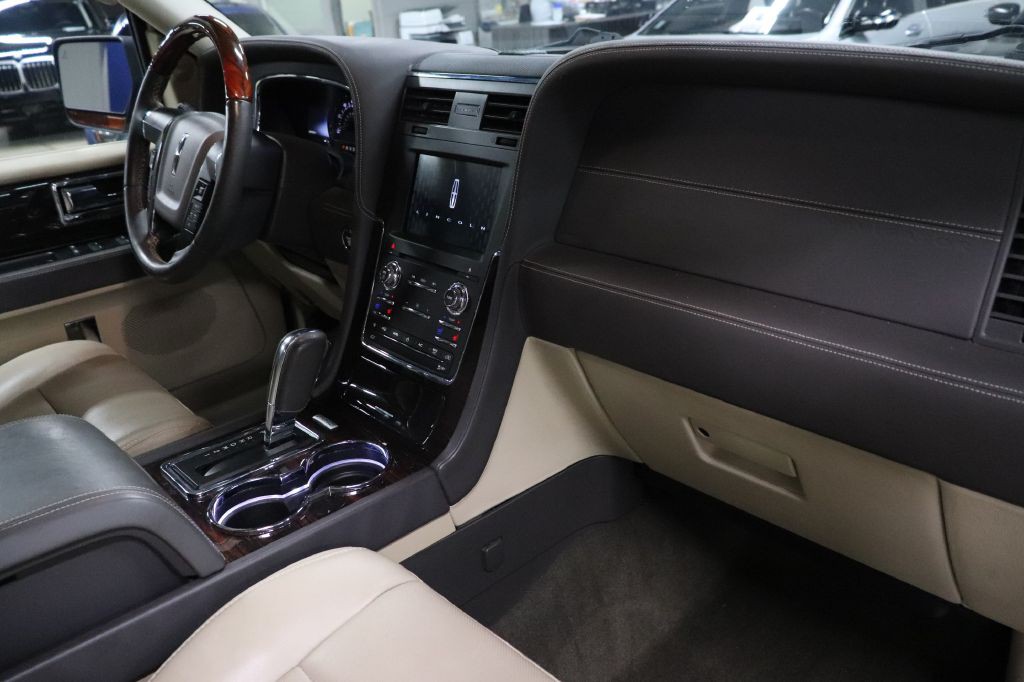 2017 Lincoln Navigator Image 26