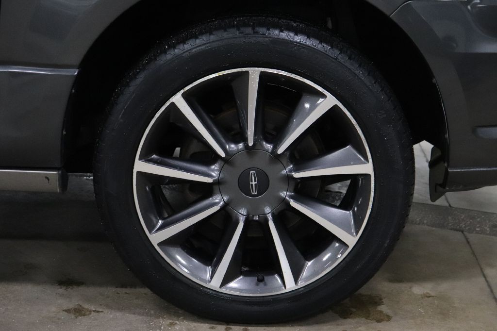 2017 Lincoln Navigator Image 32