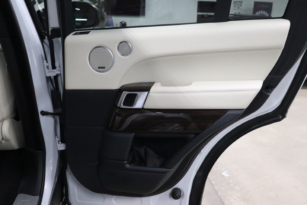 2016 Land Rover Range Rover Image 18
