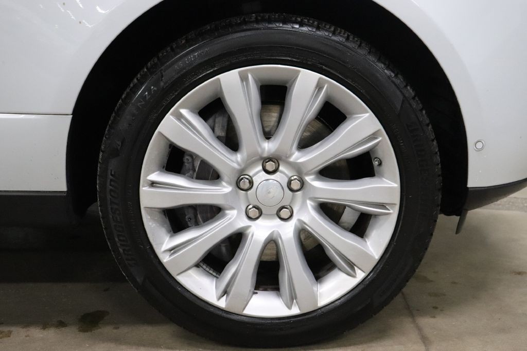 2016 Land Rover Range Rover Image 41