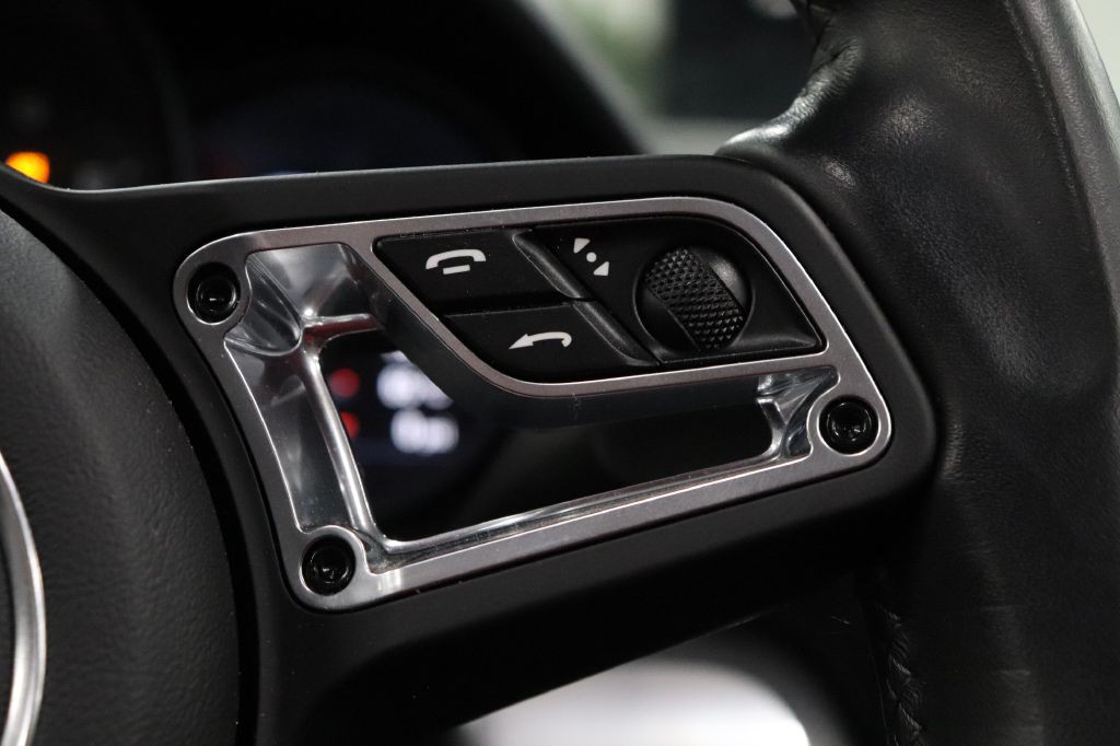 2019 Porsche Boxster Image 21