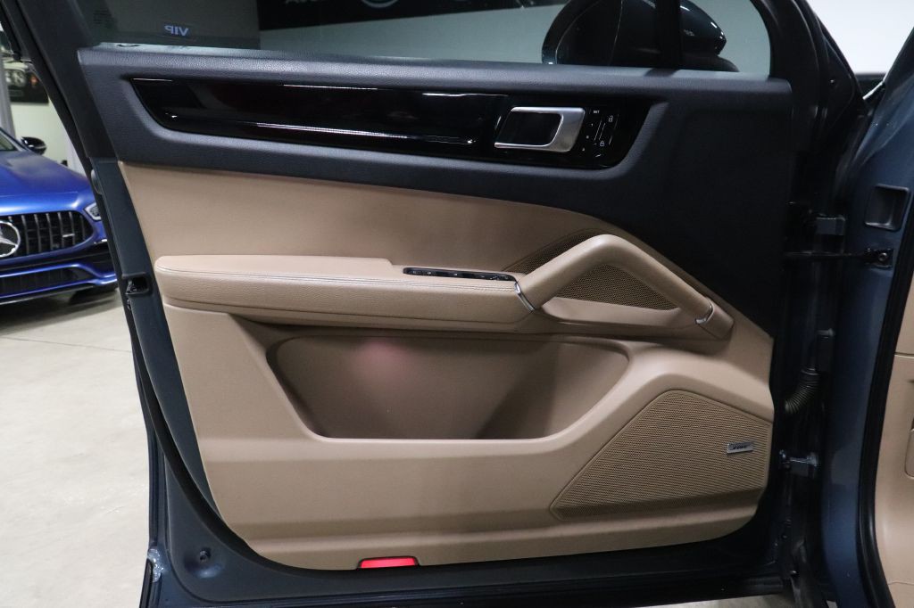 2019 Porsche Cayenne Image 9